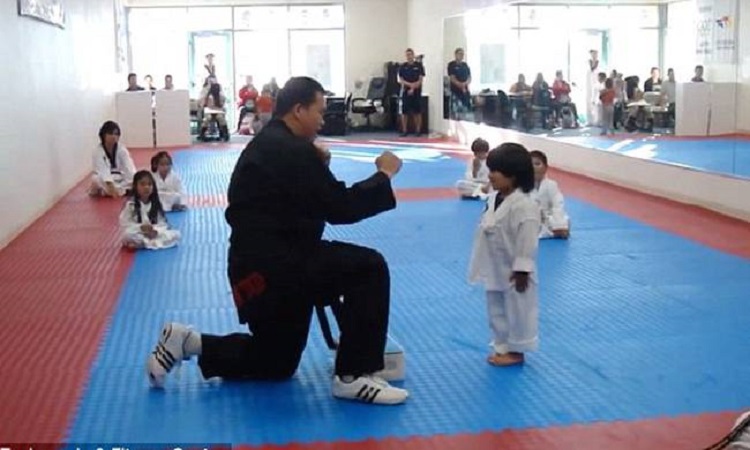 Ένας 3χρονος κάνει τα πάντα για να πάρει την άσπρη ζώνη στο Taekwondo (Βίντεο)