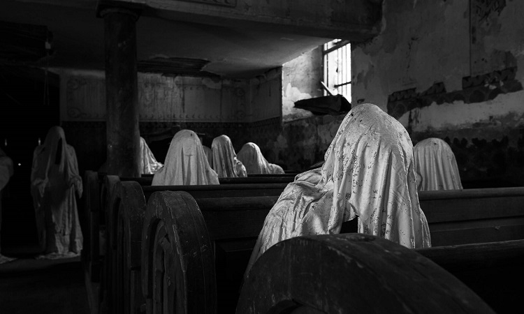 Είναι τρομακτική αυτή η εκκλησία- Αγάλματα-φαντάσματα προκαλούν ρίγη (Φώτο)