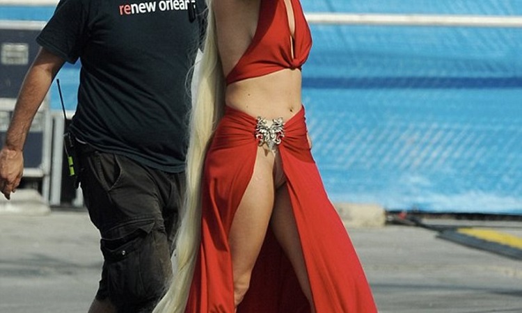 Lady Gaga: Ευτυχώς που δεν ξέχασε να φορέσει εσώρουχο