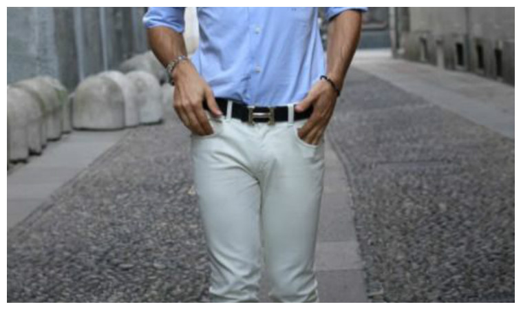 Αγχώθηκε! Ποιος Κύπριος επώνυμος φόρεσε άσπρο παντελόνι και του είπαν πως μοιάζει με gay;