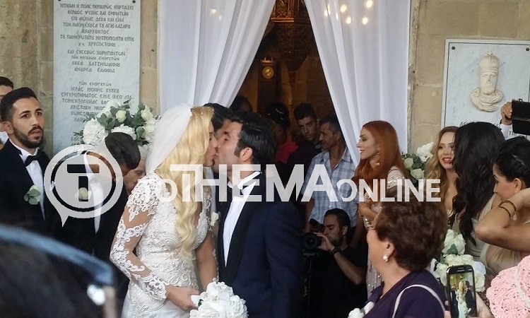 Aποκλειστικές φώτο: Το καυτό φιλί στο στόμα της Καραντώνη στον σύζυγο της!!