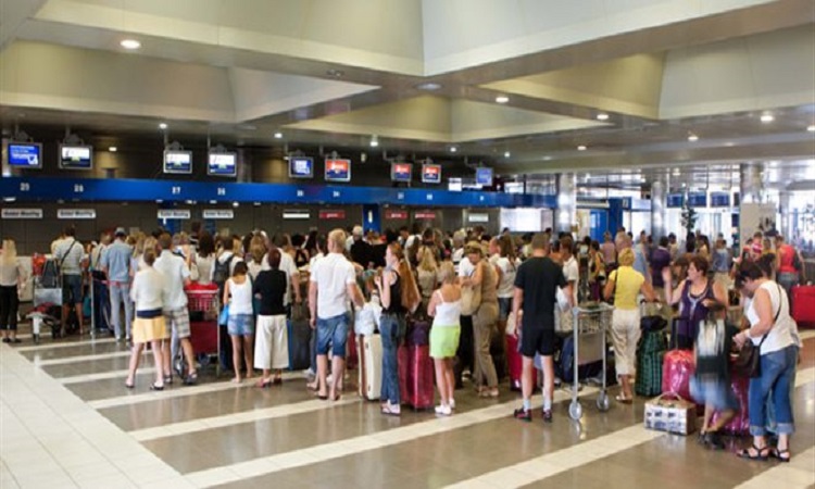 «Φουλ» τα αεροπλάνα– 500 χιλιάδες επιβάτες θα διακινηθούν στα αεροδρόμια Λάρνακας και Πάφου