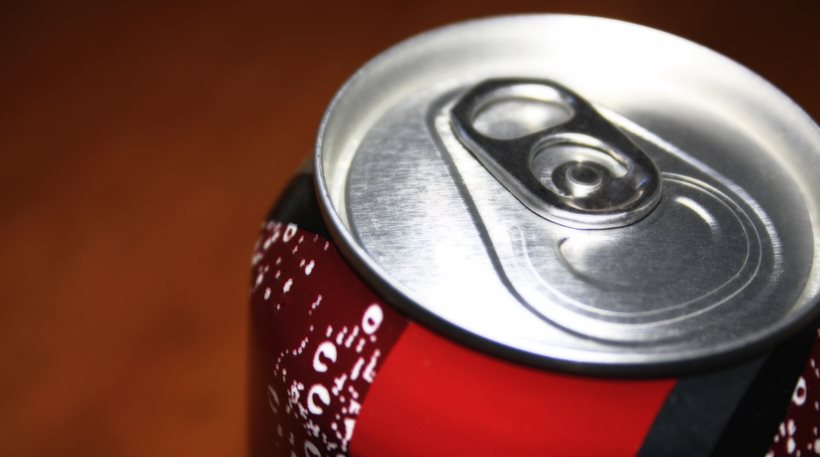 Βρετανία: Λούζονται με Coca-Cola για να... μαυρίσουν