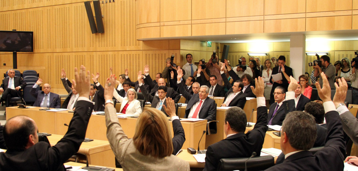 Τέλος τα υψωμένα χέρια στη Βουλή! Ηλεκτρονικά πλέον η ψηφοφορία στην Ολομέλεια