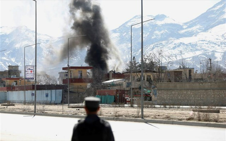 Mακελειό στην Καμπούλ: Τουλάχιστον 16 νεκροί και 104 τραυματίες από επίθεση αυτοκτονίας