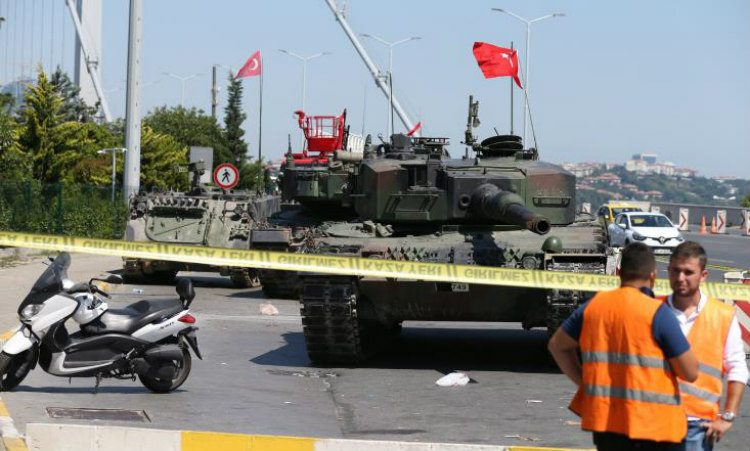 Τούρκος ΥΠΑΜ: Το πραξικόπημα παρεμποδίστηκε αλλά όχι ο κίνδυνος ακόμη