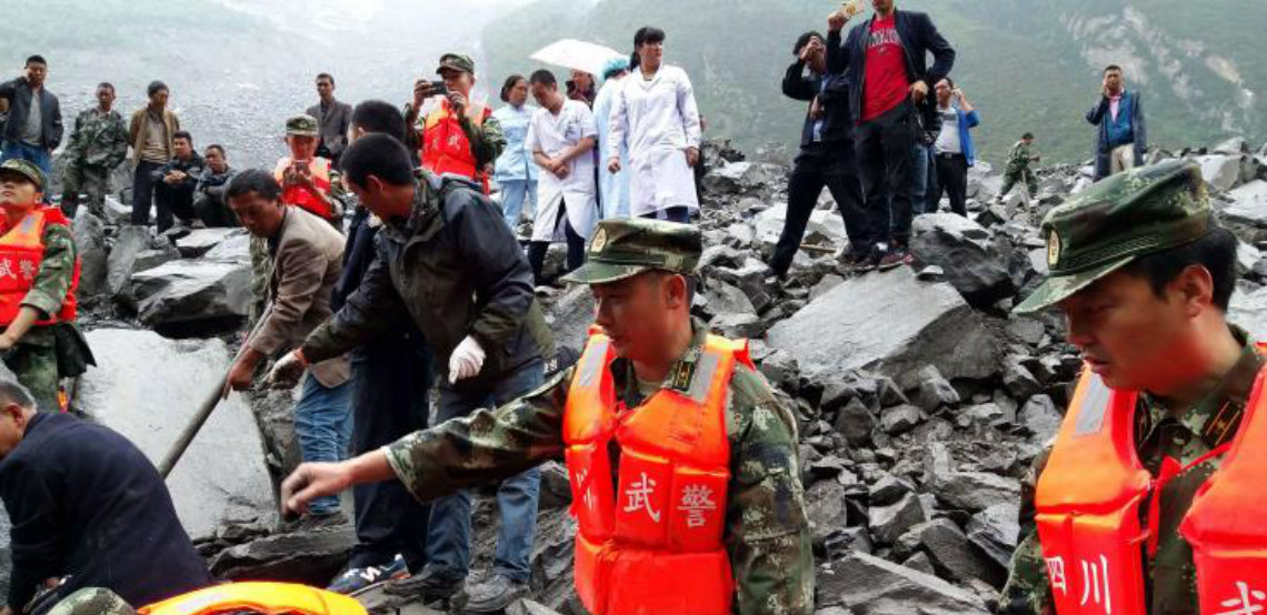Φόβοι ότι περίπου 100 άνθρωποι έχουν θαφτεί κάτω από τόνους λάσπης στην Κίνα
