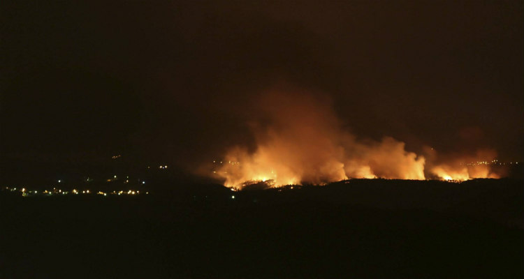 Μεγάλη πυρκαγιά στην Ισπανία – Χιλιάδες άνθρωποι εγκαταλείπουν τα σπίτια τους