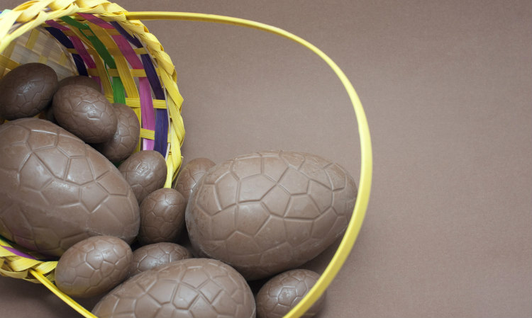 5χρονος άνοιξε το σοκολατένιο αυγό του και αντί για παιχνίδι βρήκε μέσα κάτι άλλο! Κάλεσαν άμεσα την Αστυνομία