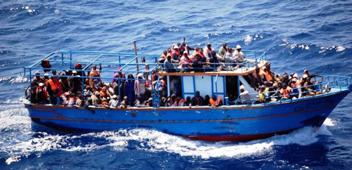Αλιευτικό σκάφος με 91 μετανάστες προσάραξε κοντά στον Πωμό