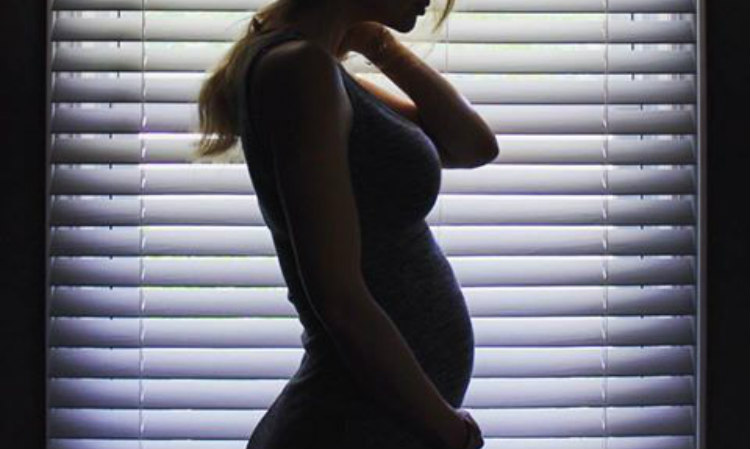 Baby boom! Ελληνίδα παρουσιάστρια είναι έγκυος και το ανακοίνωσε μέσω facebook!