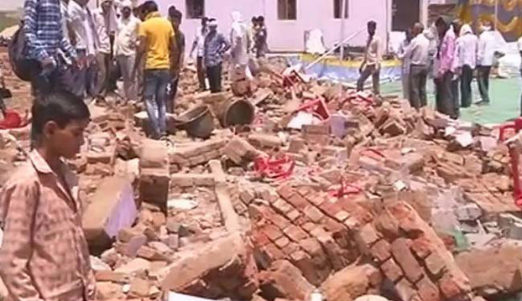 Ο γάμος μετατράπηκε σε τραγωδία –  Τουλάχιστον 26 νεκροί από κατάρρευση τοίχου στην Ινδία – Αρκετοί άλλοι παγιδευμένοι