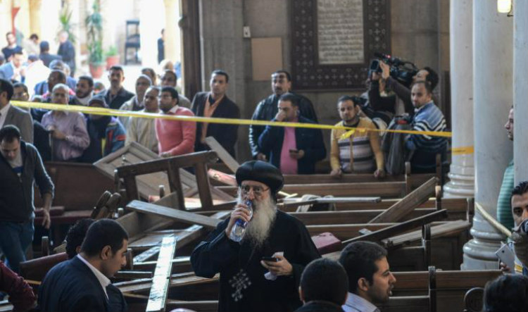 Αίγυπτος: Τριήμερο πένθος, μετά την πολύνεκρη βομβιστική επίθεση στην έδρα της Κοπτικής Εκκλησίας