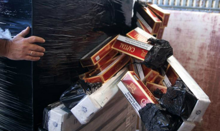 Κατασχέθηκε μεγάλη ποσότητα τσιγάρων στο Αεροδρόμιο Λάρνακας – Γεμάτη με κούτες η αποσκευή 51χρονης