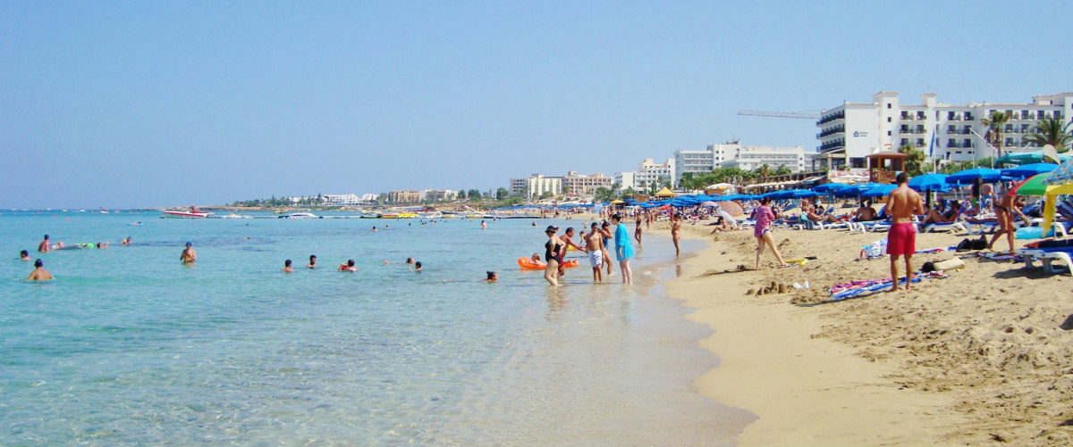 Αναστάτωση σε παραλία της Πάφου: Άντρας «έσβησε» ενώ κολυμπούσε