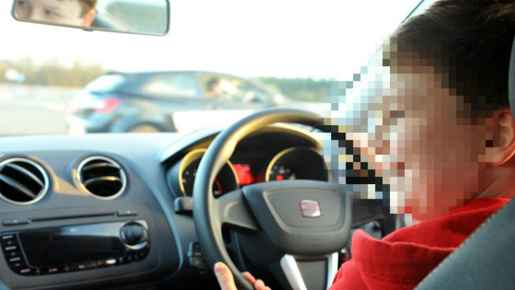 ΑΓΙΑ ΝΑΠΑ: Οδηγός ετών 12 πήρε το τιμόνι! Τον καμάρωνε από μπροστά ο πατέρας του