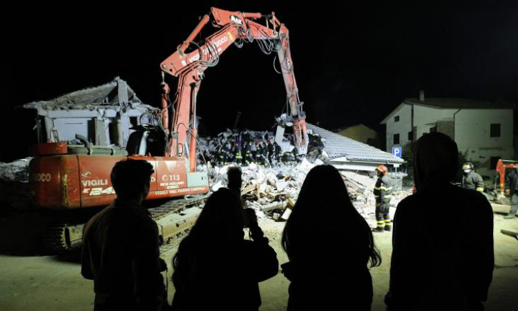 Τραγικός απολογισμός: Στους 250 οι νεκροί από τον φονικό σεισμό στην Ιταλία, 365 οι τραυματίες