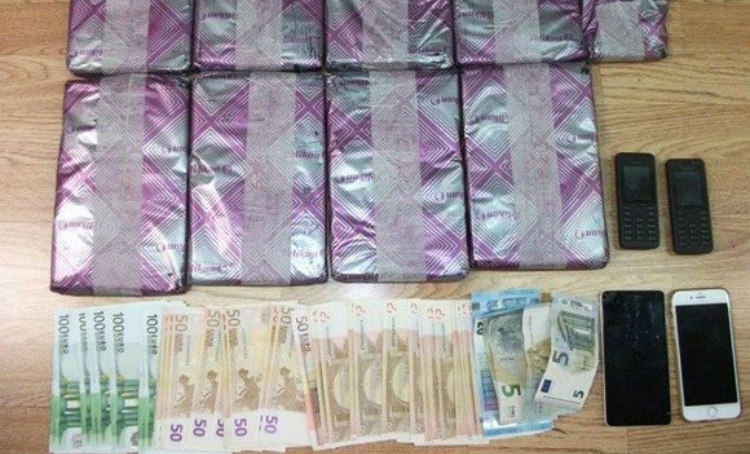 Toυς «τσάκωσαν» πριν διοχετεύσουν στην Κυπριακή αγορά 4 κιλά κοκαΐνης