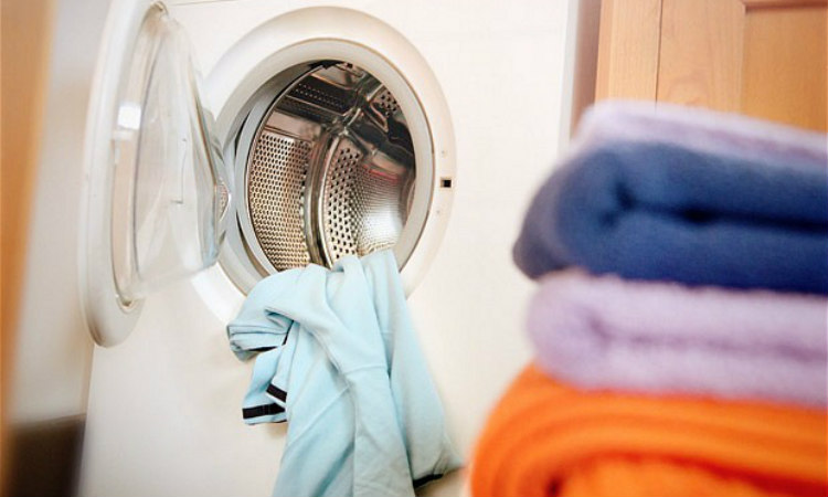 Το ξέρατε; Πόσες φορές μπορούμε να φοράμε τα ρούχα μας πριν τα βάλουμε για πλύσιμο;