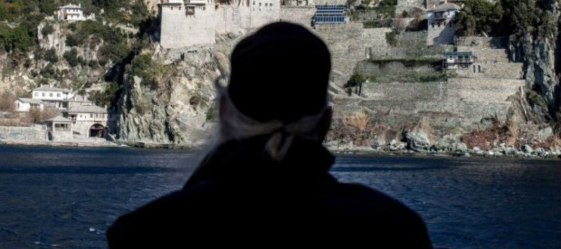 Συνελήφθη 41χρονος Κύπριος μοναχός! Απίστευτό αυτό που έκρυβε στις αποσκευές του