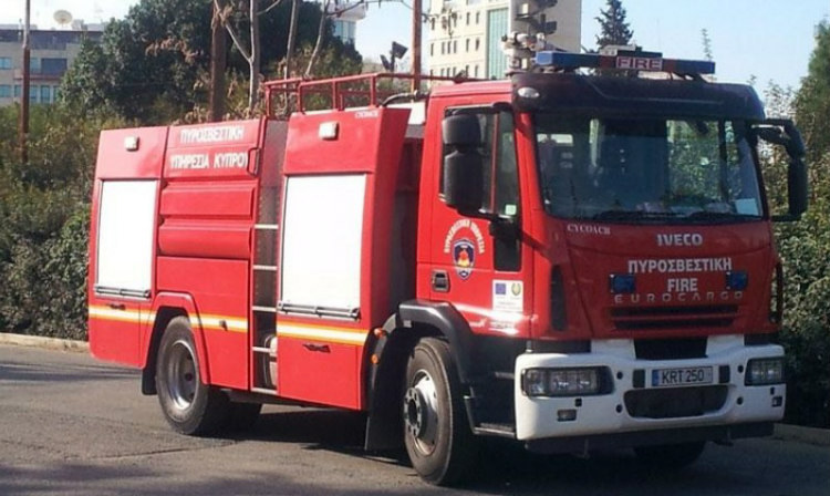 Αυτοκινητόδρομος Λεμεσού-Λευκωσίας: Ξέσπασε φωτιά σε εν κινήσει  όχημα  – Πανικοβλήθηκε τετραμελής οικογένεια