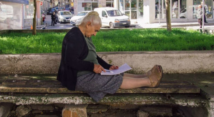 Με άριστα 19,6 πήρε το απολυτήριο της 82χρονη στην Κοζάνη!