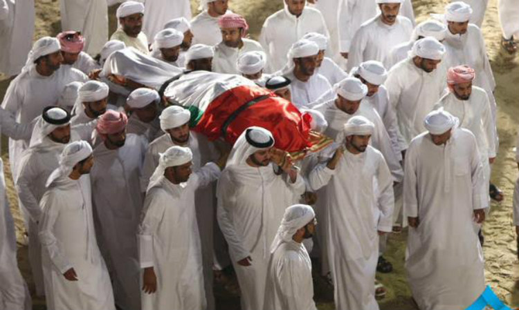 Απαρηγόρητος ο σεΐχης του Ντουμπάι στην κηδεία του 33χρονου πρίγκιπα