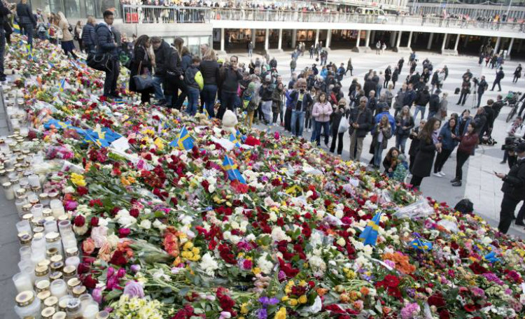 Ενός λεπτού σιγή για τα θύματα της επίθεσης στην Σουηδία