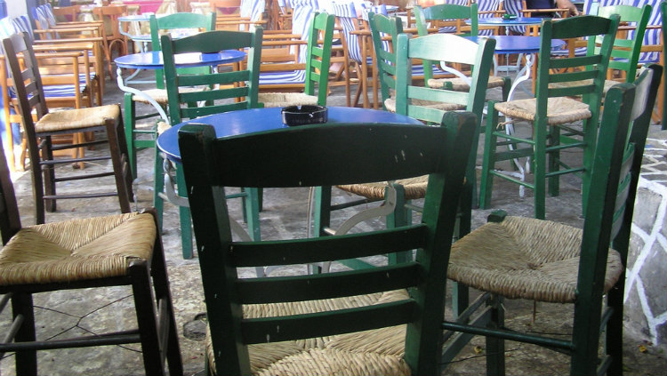 Τσέρι: «Μπούκαραν» σε καφενείο οι τελωνειακοί και συνέλαβαν Κύπριο θαμωνα