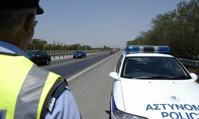 188 καταγγελίες για οδήγηση υπό επήρεια αλκοόλης και 423 για παραβίαση φώτων τροχαίας σε εκστρατείες Αστυνομίας