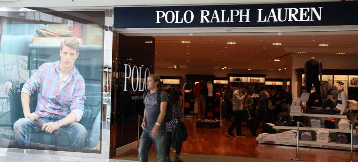 Η κρίση χτύπησε και τον οίκο Ralph Lauren: Απολύει και κλείνει καταστήματα