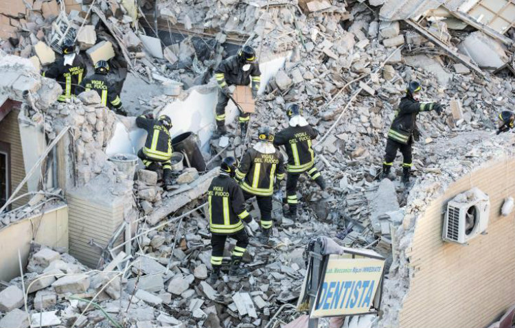 Δύο γυναίκες αγνοούνται μετά την κατάρρευση κτιρίου λόγω έκρηξης κοντά στη Ρώμη