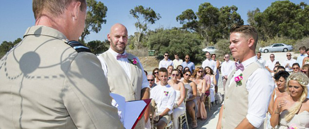ΛΑΡΝΑΚΑ:  Δυο άντρες στρατιώτες παντρεύτηκαν σε μια σεμνή τελετή! «Περήφανοι που ζούμε στην Κύπρο…»