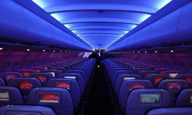 Γιατί οι πιλότοι χαμηλώνουν τον φωτισμό μέσα στο αεροπλάνο στην προσγείωση και την απογείωση