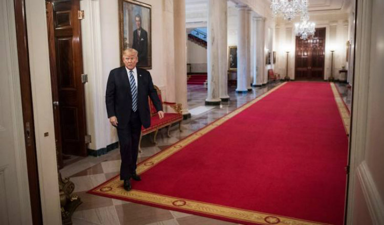 Ο Ντόναλντ Τραμπ ετοιμάζει «αίθουσα πολέμου» στον Λευκό Οίκο