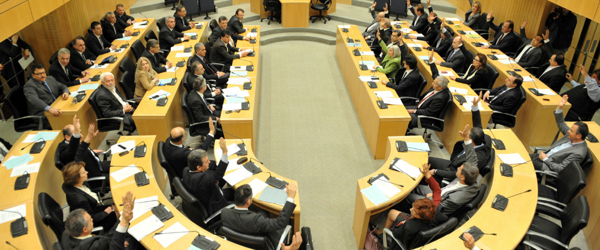 Αποκάλυψη Κύπριου πολιτικού: Κάποιοι στη Βουλή δεν του λένε ούτε καλημέρα! Θέλουν να τον πετάξουν έξω