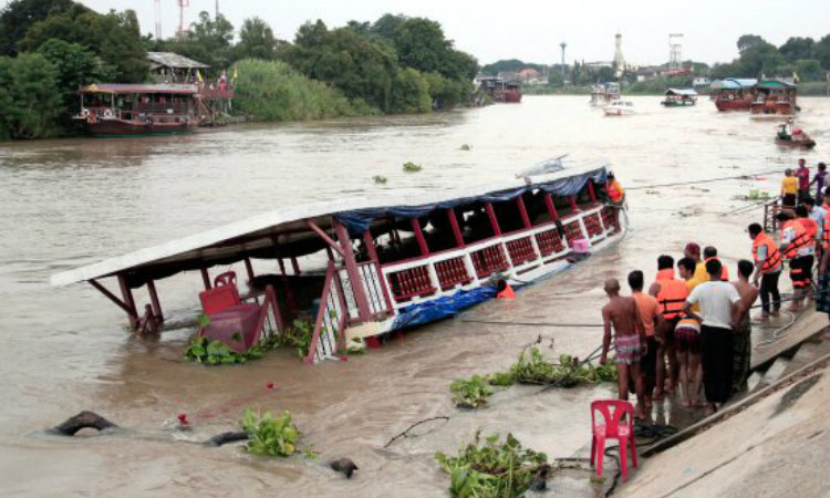Βύθιση ποταμόπλοιου στηνΤαϊλάνδη: 13 νεκροί και δεκάδες αγνοούμενοι ο τραγικός απολογισμός