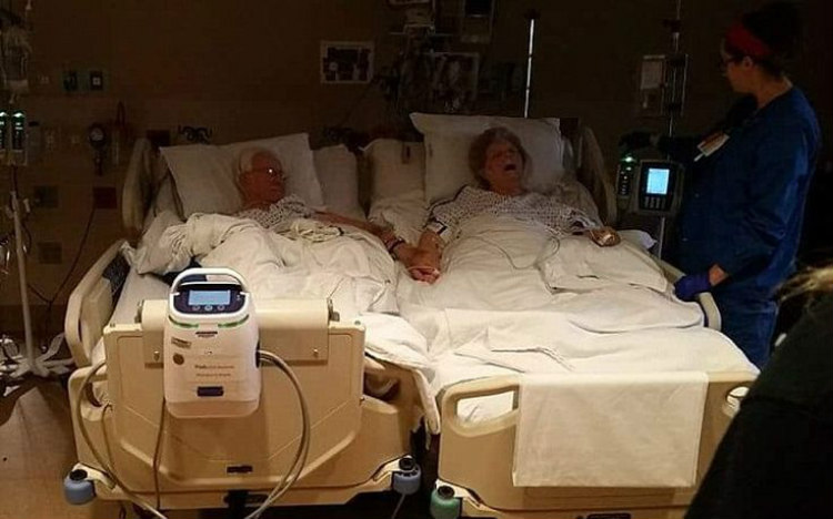 Συγκινητική ιστορία: Έζησαν μαζί 64 χρόνια, «έσβησαν» κρατώντας ο ένας το χέρι του άλλου