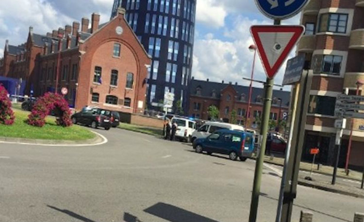 Συναγερμός στο Βέλγιο: Άντρας που φώναζε «Αλλάχου Άκμπαρ» μαχαίρωσε δύο αστυνομικούς με ματσέτα