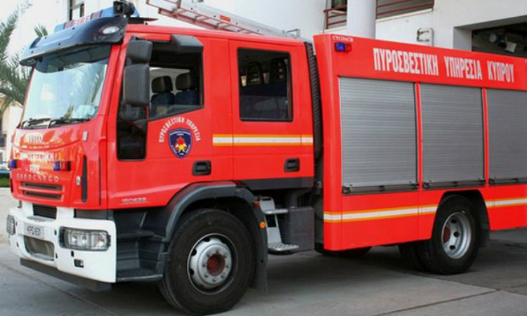 Φωτιά στον Πύργο Λεμεσού: Κάηκαν αυτοκίνητο και βάρκες – 21.300 ευρώ οι ζημιές