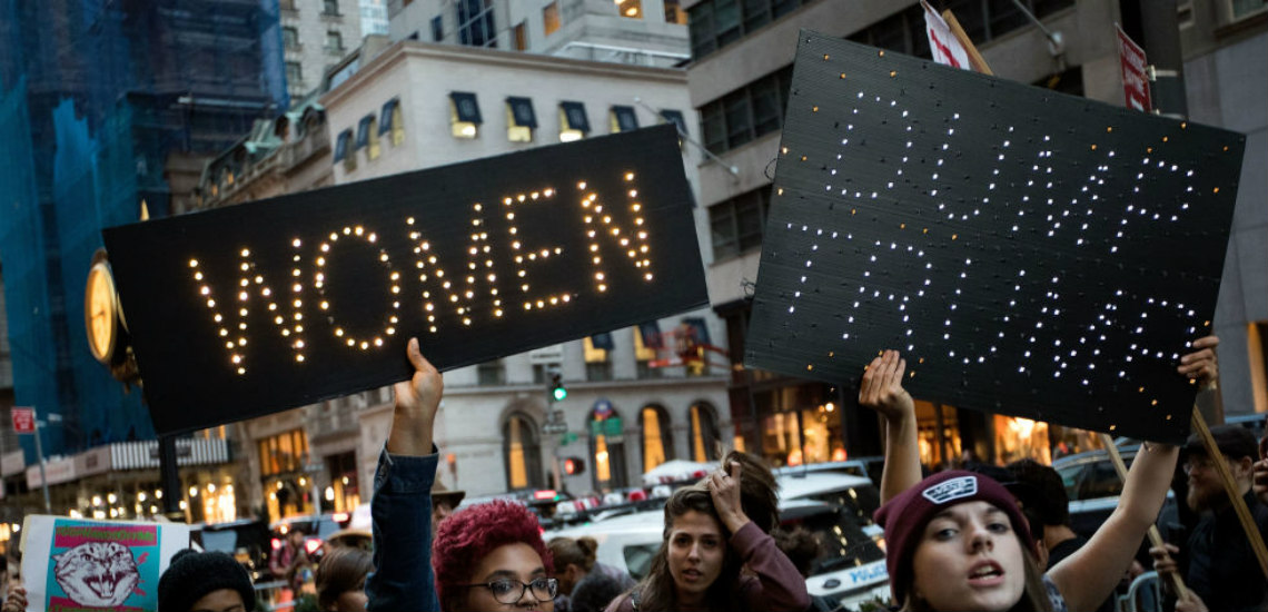 Ουάσινγκτον:Οι δρόμοι γέμισαν με ένα εκατομμύριο γυναίκες να διαδηλώνουν ενάντια στην προεδρία του Τραμπ