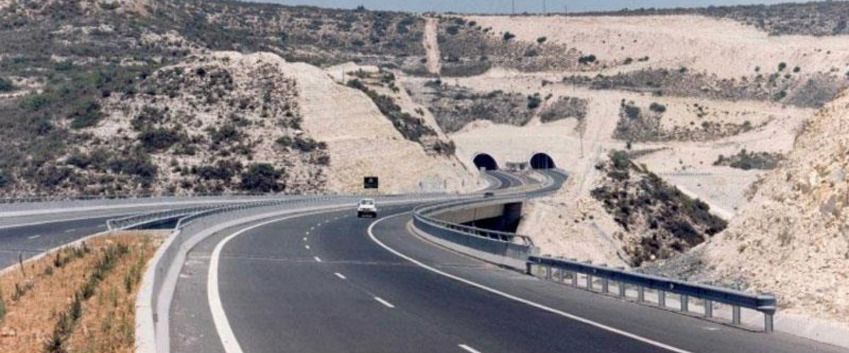 ΠΡΟΣΟΧΗ! Κλειστός ο αυτοκινητόδρομος Λεμεσού – Πάφου λόγω φωτιάς σε νταλίκα