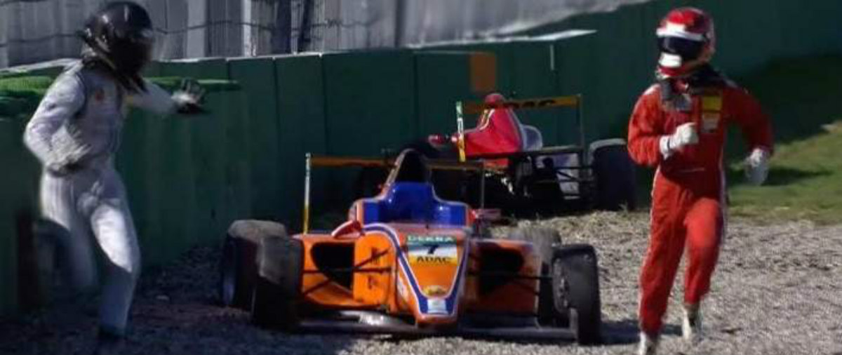 Έγινε κι αυτό στη Formula 4: Εξοργισμένος οδηγός πήρε στο κυνήγι άλλο «πιλότο» μετά το ατύχημά τους! ΒΙΝΤΕΟ