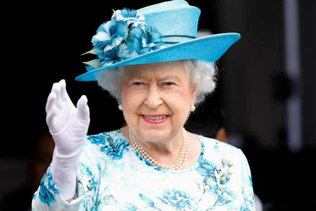 Οι Βρετανοί γιορτάζουν τα 65 χρόνια της Βασίλισσας Ελισάβετ στο θρόνο