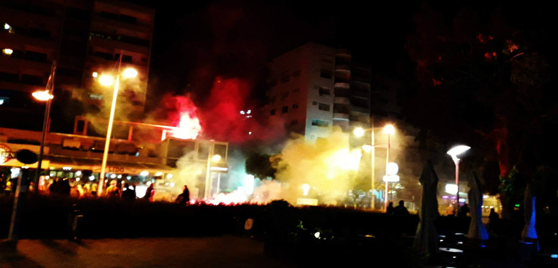 ΛΕΜΕΣΟΣ:  Βόμβες μολότοφ, σπασμένες τζαμαρίες, πετροπόλεμος και η Αστυνομία να ρίχνει δακρυγόνα – Επεισόδια μεταξύ οπαδών ΑΠΟΛΛΩΝΑ-ΑΕΛ