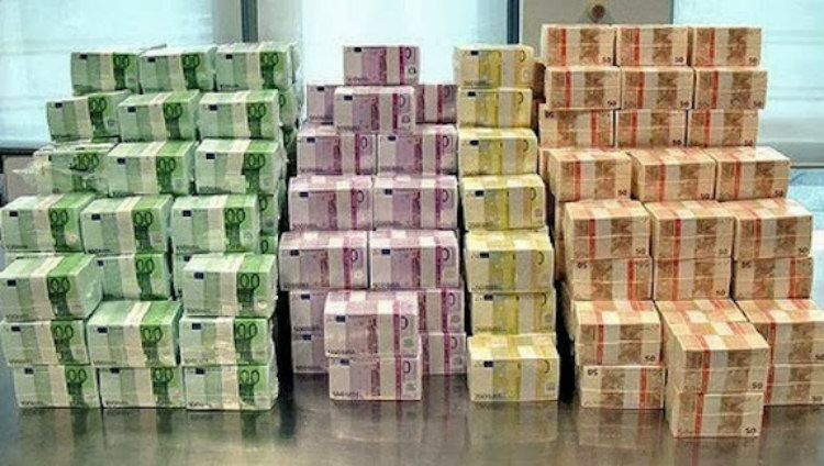 Πόσα είναι όλα τα λεφτά που υπάρχουν στον κόσμο -VIDEO