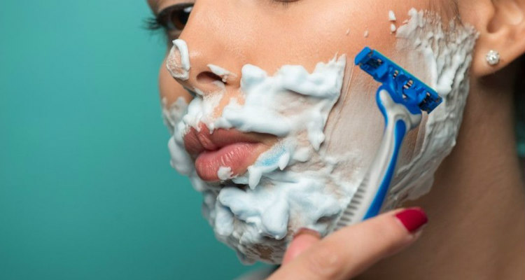 Τι θα συμβεί αν μια γυναίκα ξυρίζει το πρόσωπό της κάθε μέρα