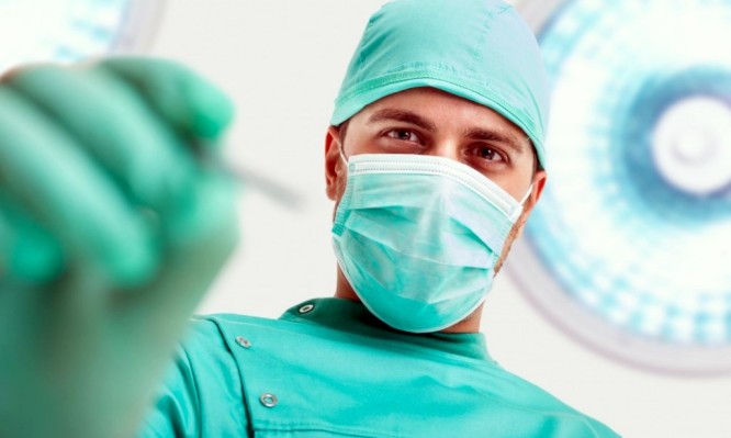 To ξέρατε; Γιατί γιατροί και χειρουργοί φορούν πράσινα ή μπλε;
