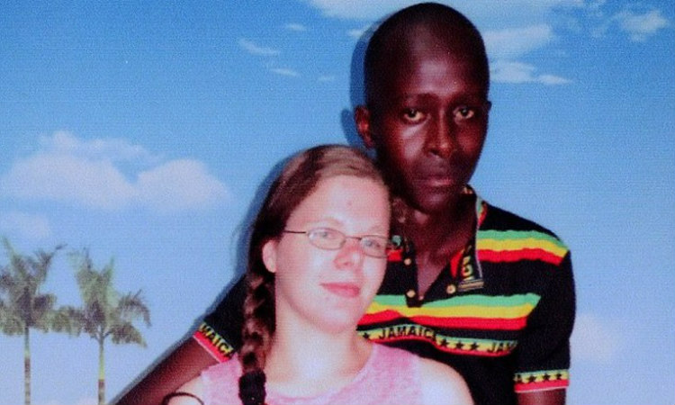 Ταξίδεψε στην Κένυα για τον άνδρα που αγαπούσε αλλά έκανε παιδί με τον γιο του