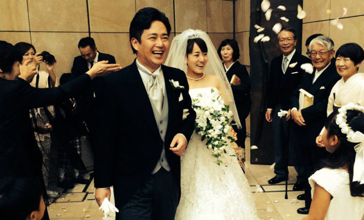 Στην Ιαπωνία παντρεύονται τους καλύτερούς τους φίλους